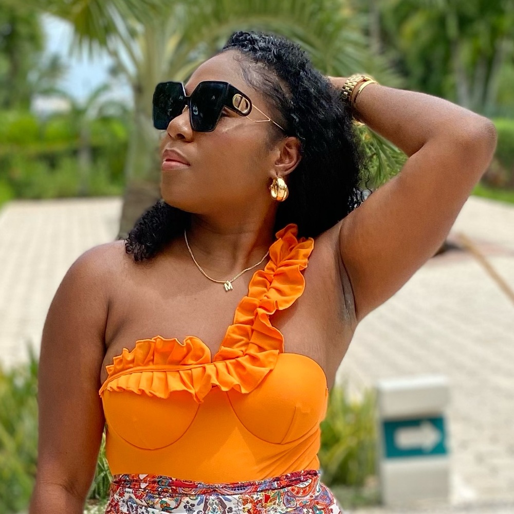 Meet your Posher, Monique